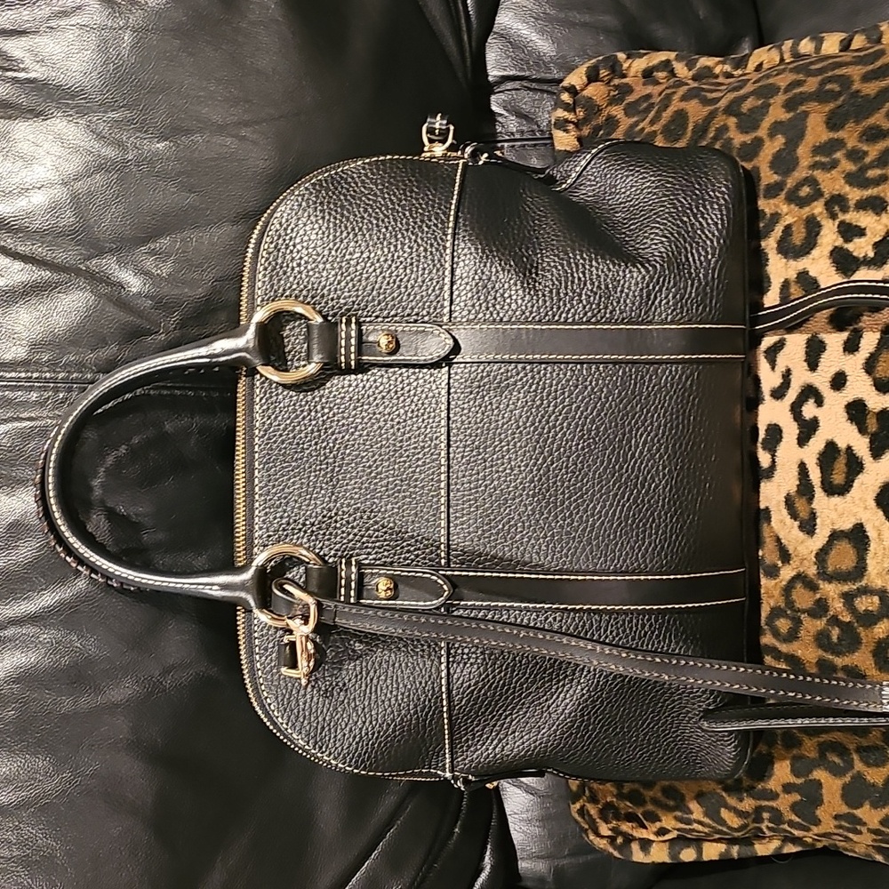 DOONEY & BOURKE BAG... EXCELLENT CONDITION - Picture 6 of 16